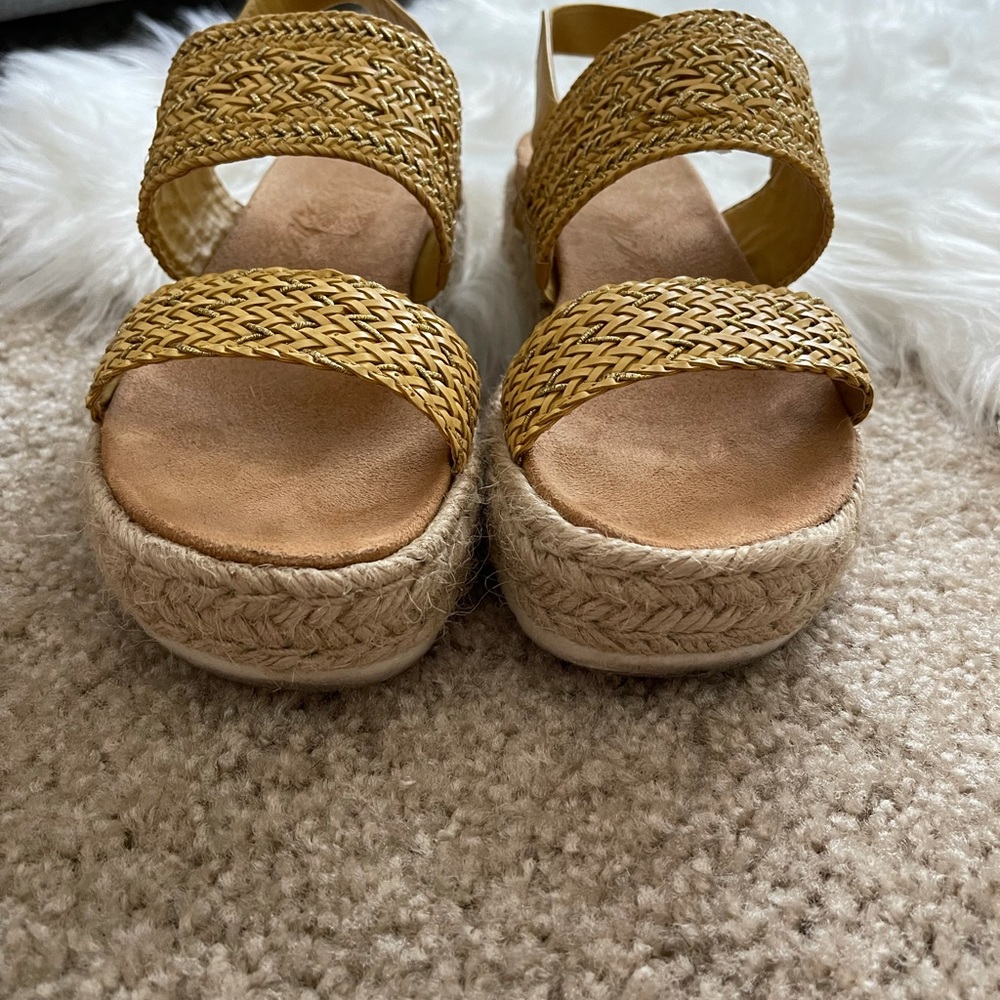 American Rag basket weave sandals mustard size 8